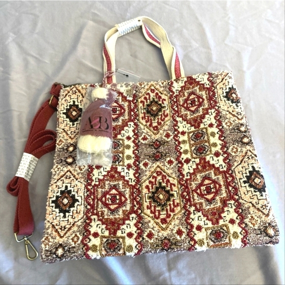America & Beyond Handbags - Beautiful America & Beyond Tote NWT